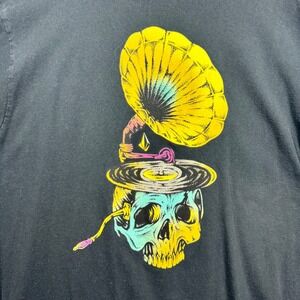 Volcom Graphic Tee Skull Phonograph Short Sleeve T-Shirt Sz XL‎ Y2K